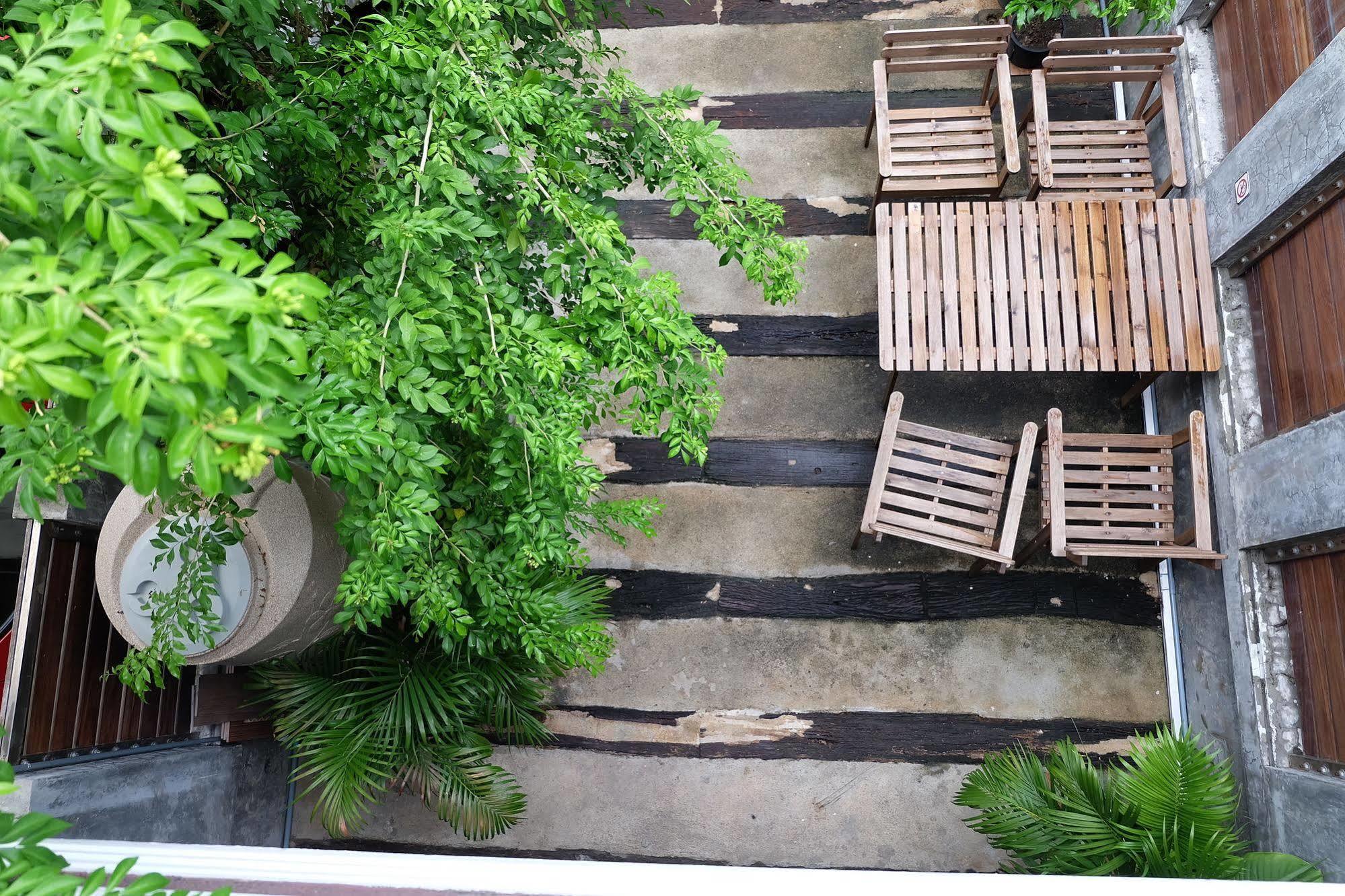 Tiny Hostel Bangkok Exterior foto